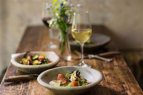 Guided food tour in Kinsale featuring local cuisine and tastings along colorful village streets